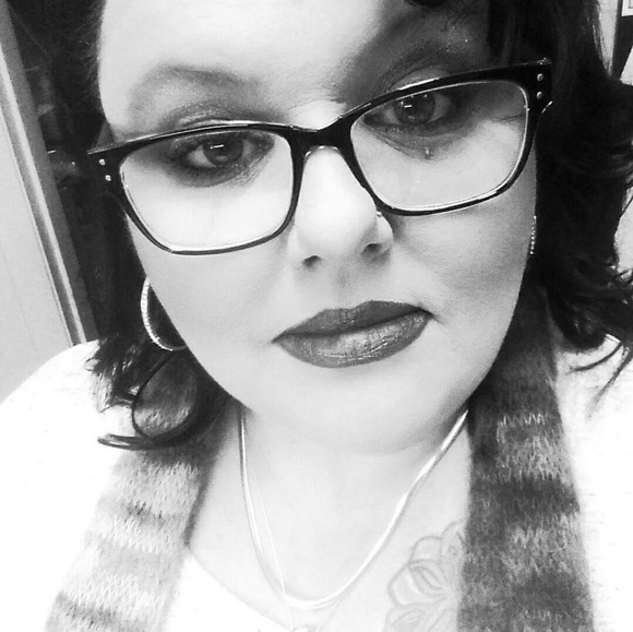 Meet your Posher, Michelle - Picture 3 of 3